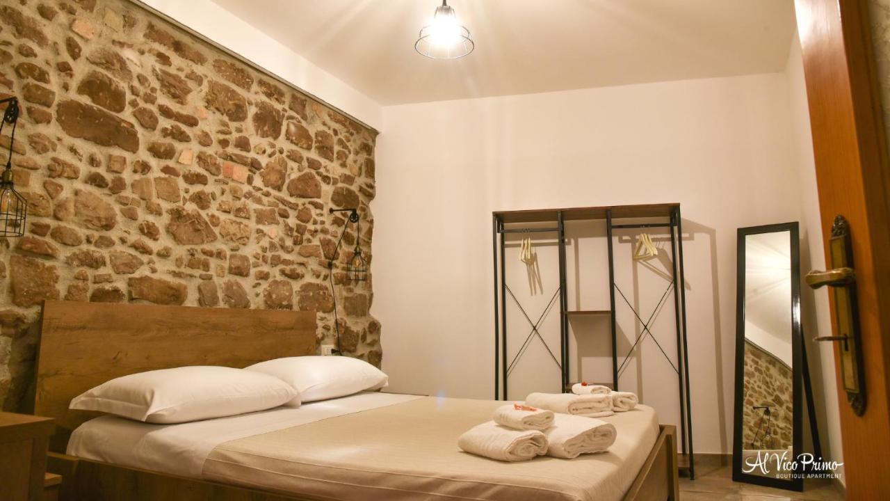 Al Vico Primo - Boutique Apartment ปิเอตราเปอร์โตซา ภายนอก รูปภาพ